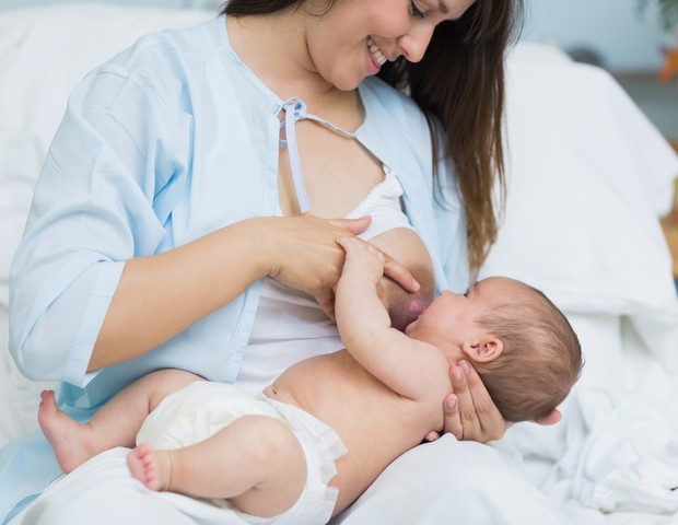 A amamentação fortalece o vínculo entre mãe e bebê (Foto: Thinkstock)
