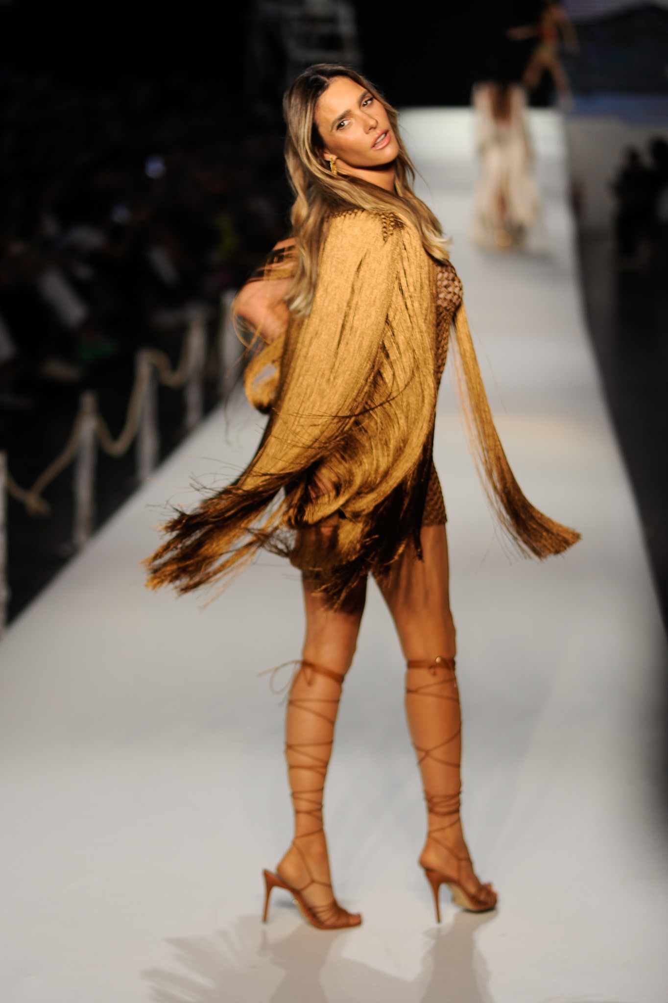 Fernanda Lima em desfile (Foto: Manuela Scarpa/Brazil News)