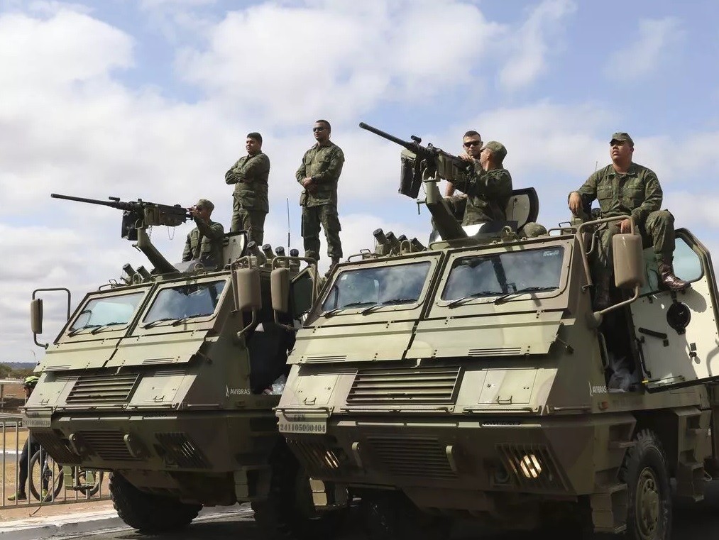 Gerações de militares pós-ditadura carregam o ranço do passado golpista e autoritário, de acordo com especialistas (Foto: Valter Campanato/Agência Brasil)