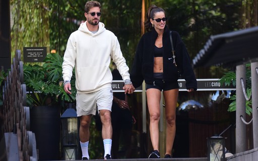 Izabel Goulart e o noivo, Kevin Trapp, vão juntos à academia de luxo em SP