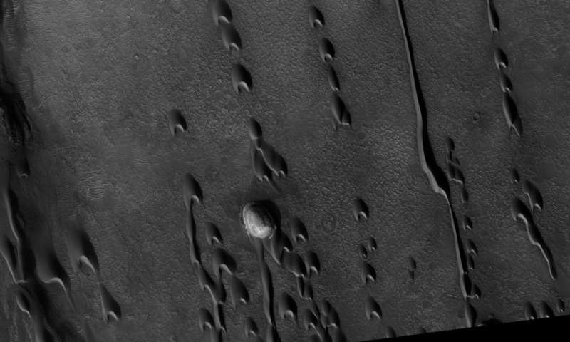 Dunas fantasmas na superfície de Marte (Foto: NASA/University of Arizona)