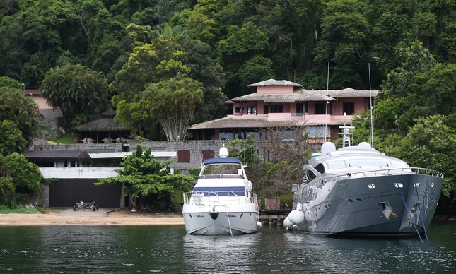 A mansão de Eike Batista que vai à leilão: heliponto, cais e hangar para embarcações 