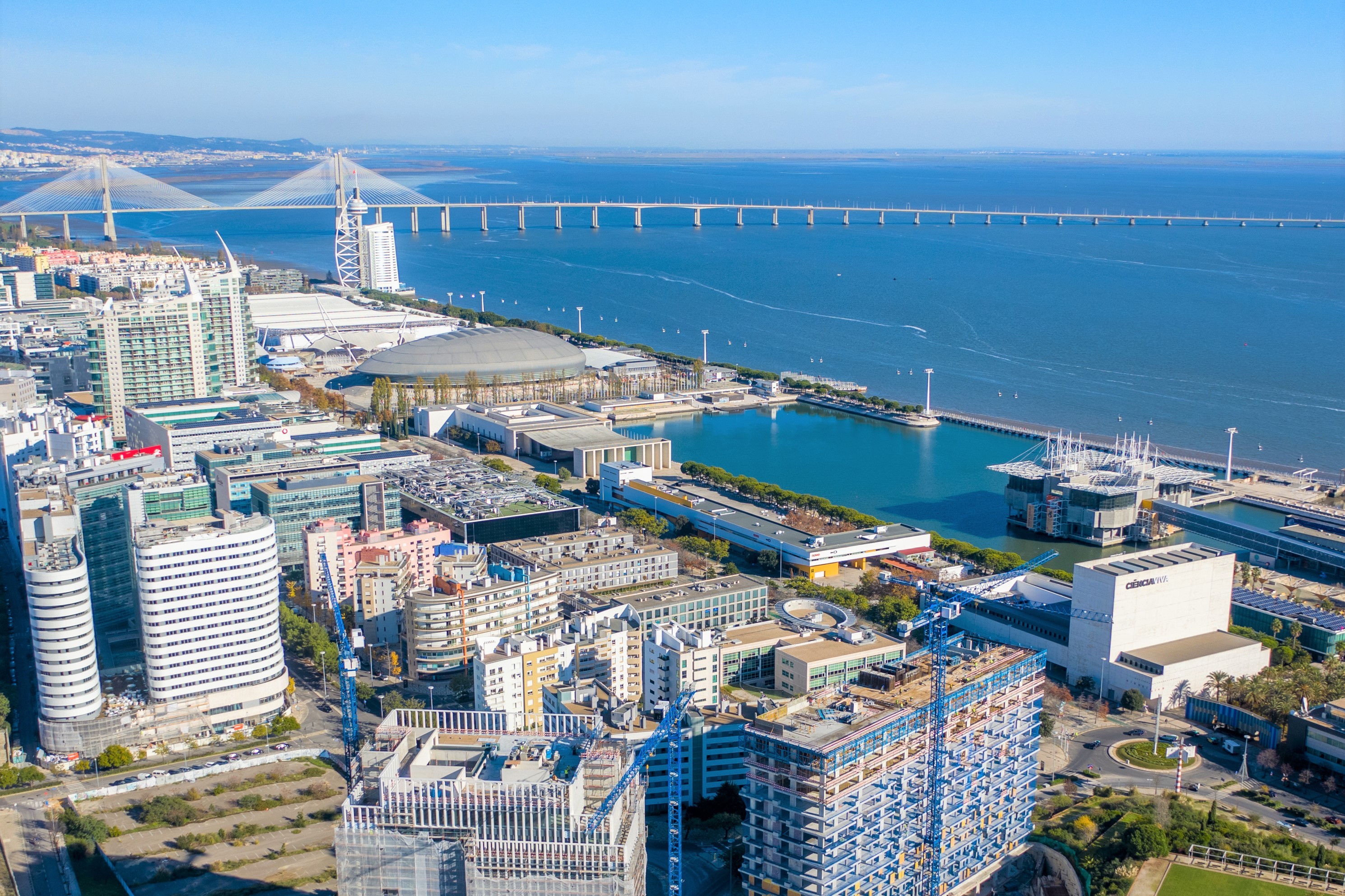 Vista área do Parque das Nações com o Martinhal em construção abaixo à direita