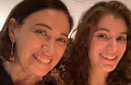 Giulia Bertolli, filha de Lilia Cabral, fez uma participação em 'O Sétimo Guardião, mas terá sua primeira personagem fixa em 'Malhação'. Ela será Meg, uma surfista Reprodução Instagram