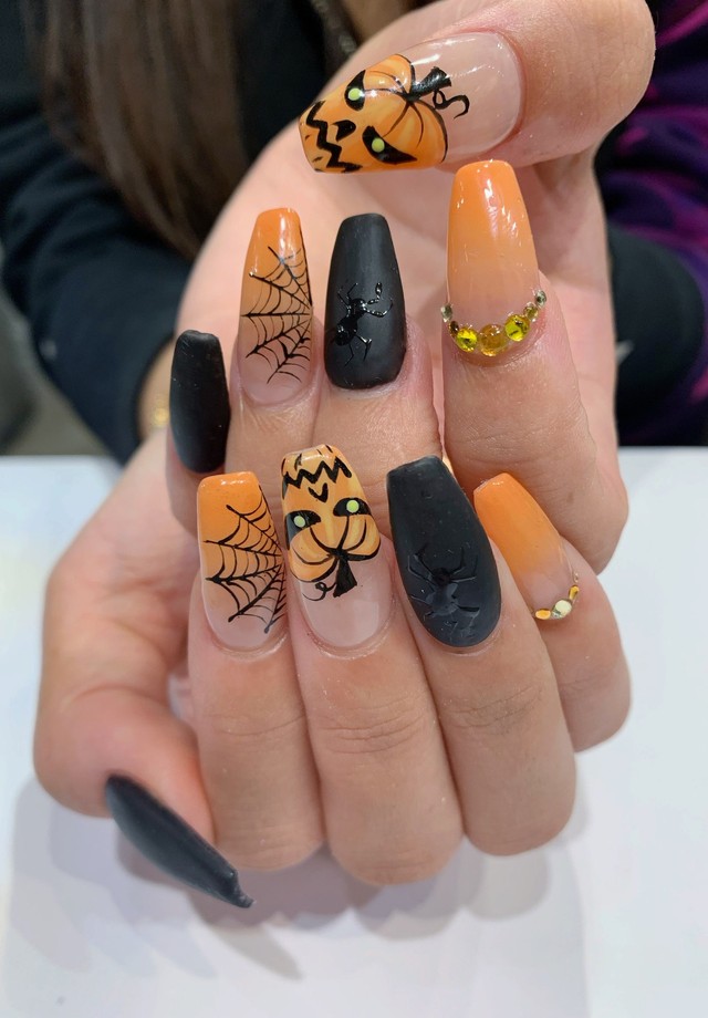 Unhas de Halloween  (Foto: Reprodução/ Instagram Yumi Lee/ @yumilee310)