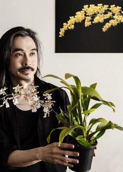 O biólogo Sergio Oyama Junior é colunista de Casa e Jardim sobre orquídeas (Foto: Zeca Wittner/Divulgação)