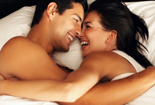 Casal sorrindo (Foto: Shutterstock)