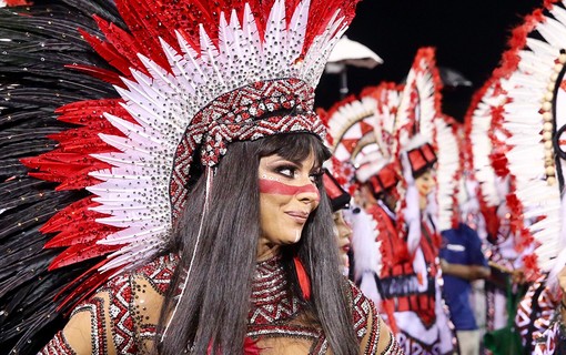 Viviane Araújo é rainha de bateria da Mancha Verde