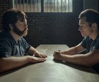 Paul Walter Hauser e Taron Egerton em cena de 'Black bird' | Divulgação