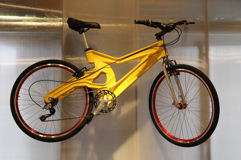 Uma bicicleta reaproveita até 200 garrafas pets (Foto: Muzzi Cycles/Reprodução)