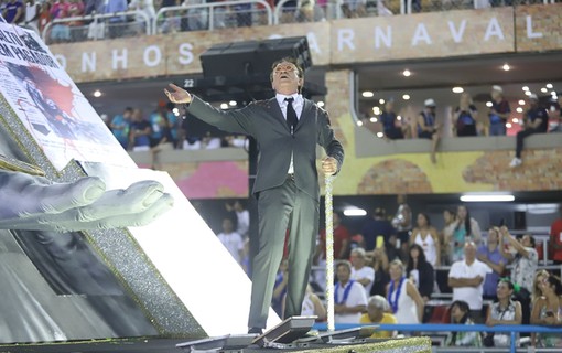 Moacyr Franco no desfile da Unidos da Tijuca