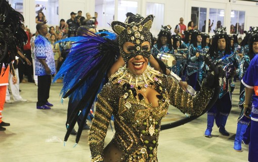 Raissa Oliveira, rainha de bateria da Beija-Flor