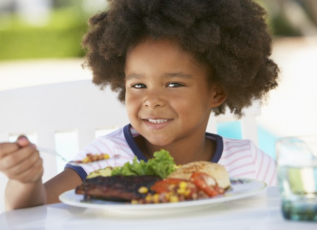 crianca_comida (Foto: shutterstock)