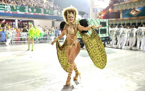  Viviane Araújo, Rainha de Bateria da Mancha Verde