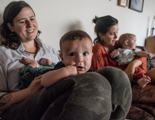 E tem coisa melhor do que colo de mãe? (Foto: Arquivo Pessoal)