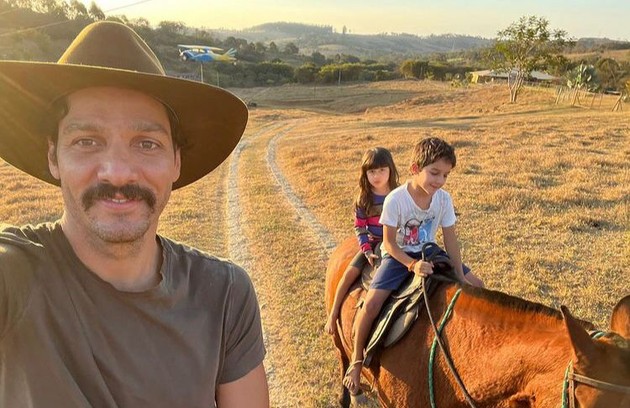 Intérprete de Tibério, Guito tem dois filhos, Heitor e Lara  (Foto: Reprodução/Instagram)