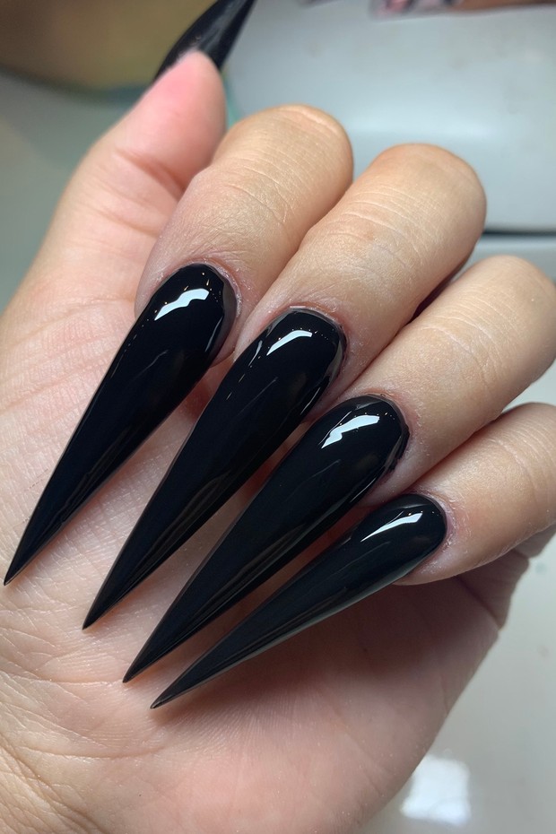 Unhas de Halloween  (Foto: Reprodução/ Instagram Laysa Cazares/ @nailbruja)