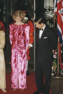 Diana usa vestido Catherine Walker em Palm Beach, na Flórida, em 1985