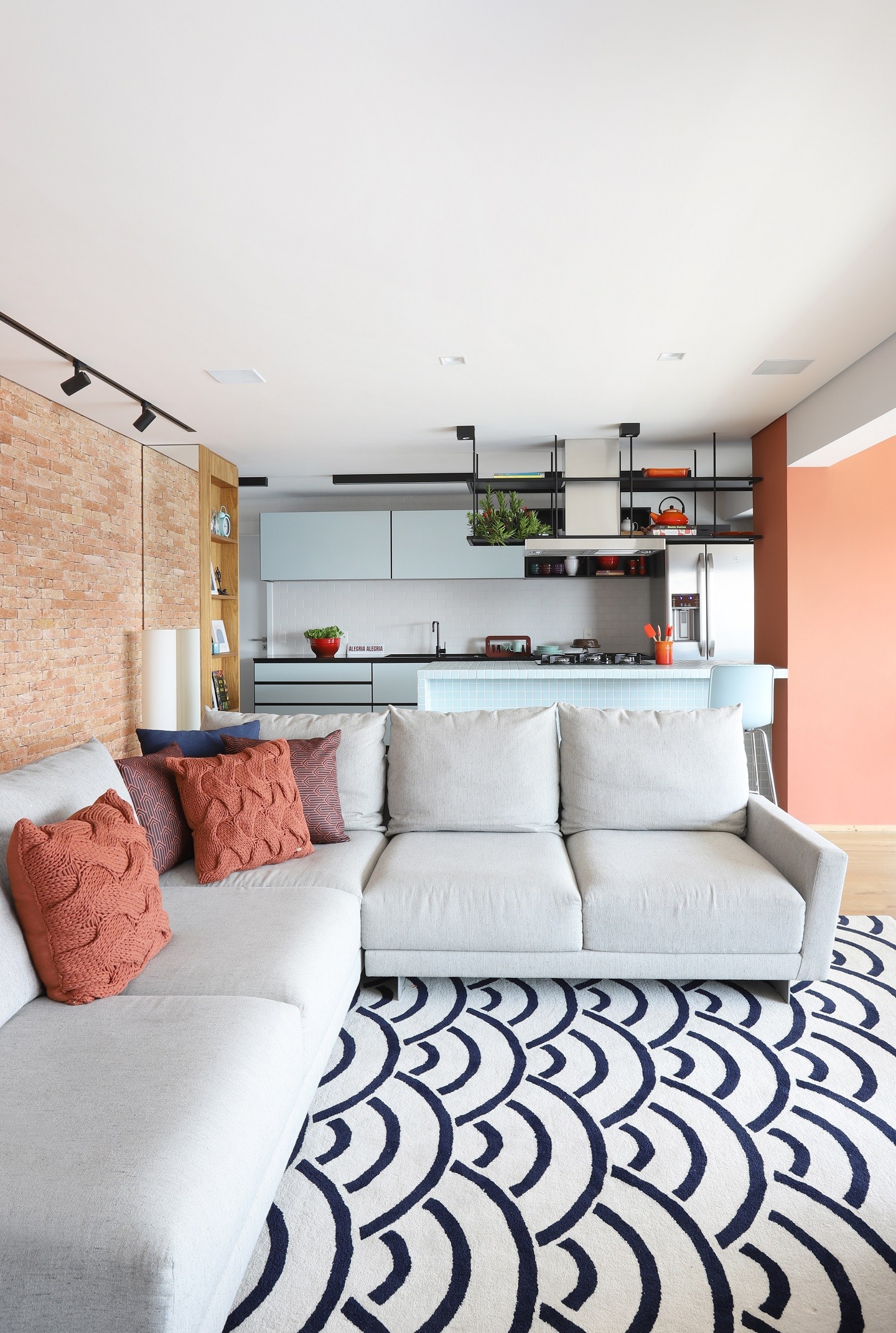 Cores, texturas e integração renovam apartamento de 189 m² (Foto: Mariana Orsi)