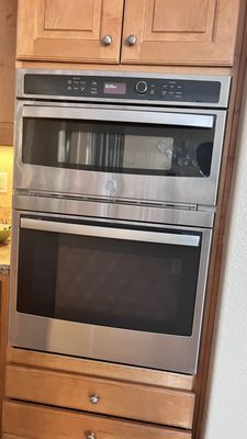 Photo of Guzman Appliance Repair Service - Hayward, CA, US. GE Oven and microwave combo not working.