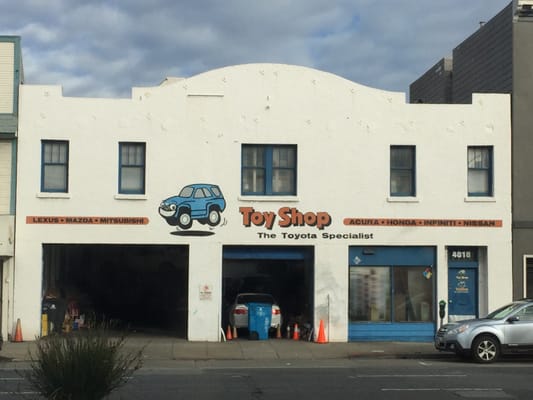 Photo of Toy Shop - San Francisco, CA, US. Huh. Thought they're closed Sat / Sun...