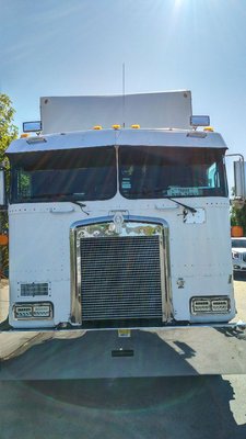 Photo of moveauto - Burlingame, CA, US. Kenworth cabover