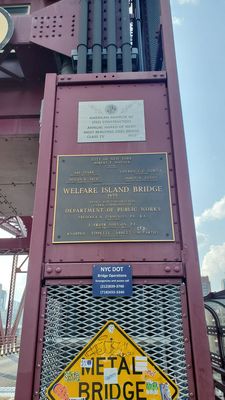 Photo of Roosevelt Island Bridge - Manhattan, NY, US.