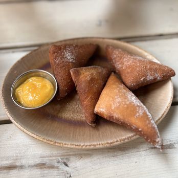 beignets with lemon curd