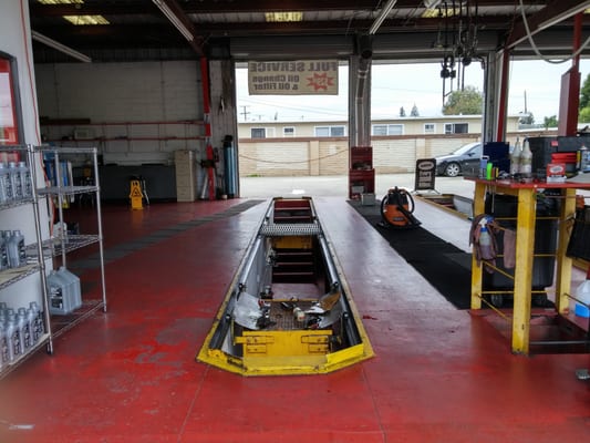 Photo of E-Z 10 Minute Oil Change - San Leandro, CA, US.