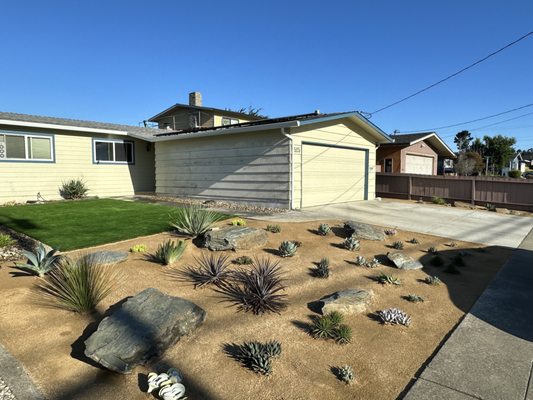 Photo of Earthtones - Pacifica, CA, US. Pacifica old lawn converted to desert style landscape with artificial turf