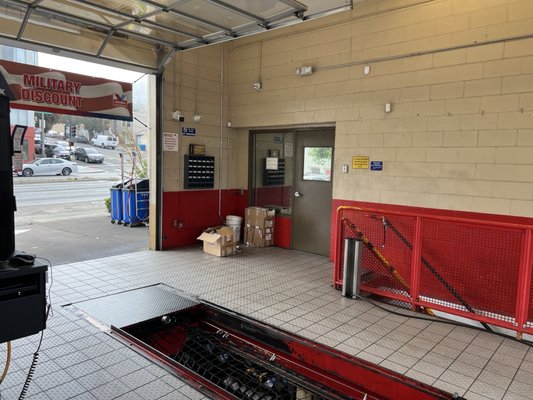 Photo of Valvoline Instant Oil Change - San Francisco, CA, US. Inside