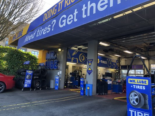 Photo of Mr Lube - Vancouver, BC, CA. Entrance bays~