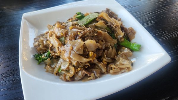 Photo of New Thai Elephant - San Mateo, CA, US. C02. Pad See Ew Noodle