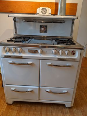 Photo of Reliance Appliance & Antiques - Berkeley, CA, US. Wedgewood stove