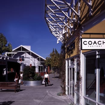 Petaluma Village Premium Outlets