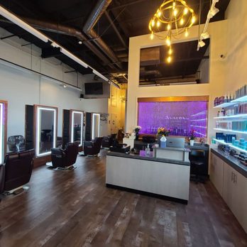 Salon Avalon