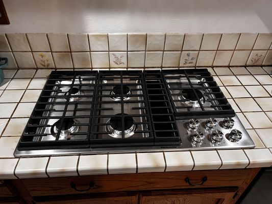 Photo of Guzman Appliance Repair Service - Hayward, CA, US. Cooktop installation.