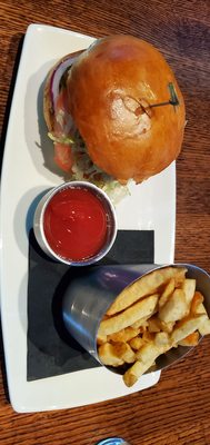 Photo of The Sportsbar LIVE! At Rogers Arena - Vancouver, BC, CA. Deadeye cheeseburger (Vancouver Titans viewing party)