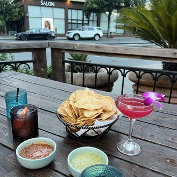 Chips & salsa w drinks