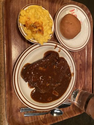 Photo of Harry's Hofbrau - San Leandro, CA, US. Swiss steak with a side order of Mac & cheese