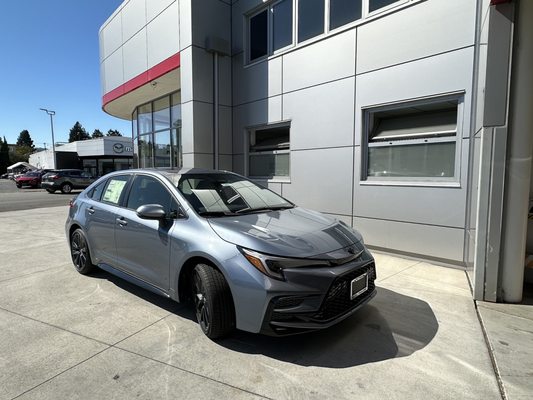 Photo of Putnam Toyota - Burlingame, CA, US. 2024 Toyota Corolla SE