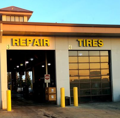 Photo of Sacramento 49er Travel Plaza - Sacramento, CA, US. Service Bays