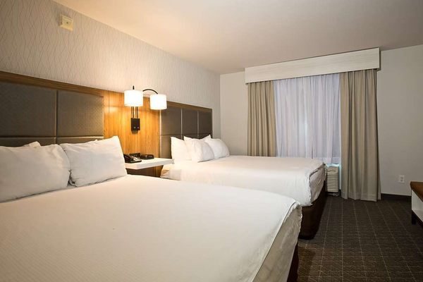 Photo of Hawthorn Suites by Wyndham - Alameda, CA, US. Guest room