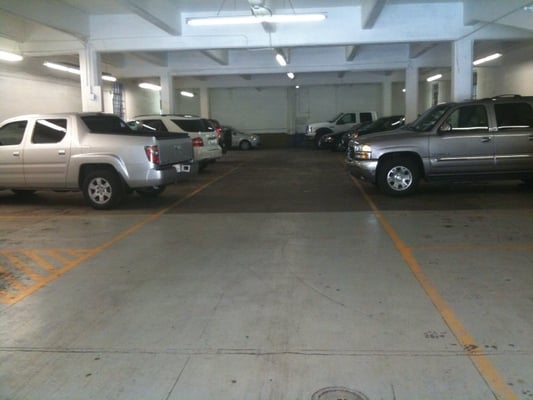 Photo of EZ Public Parking - São Francisco, CA, US. insid the garage