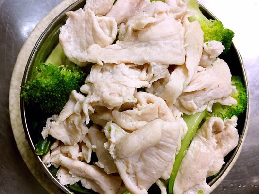 Photo of No. 1 Chinese Restaurant - New York, NY, US. a bowl of chicken and broccoli