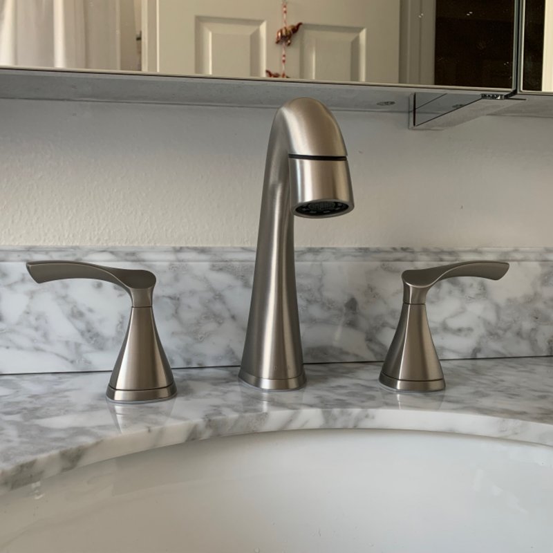 Widespread bathroom faucet