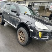 Just had to share this super cool Baja Porsche Cayenne. 