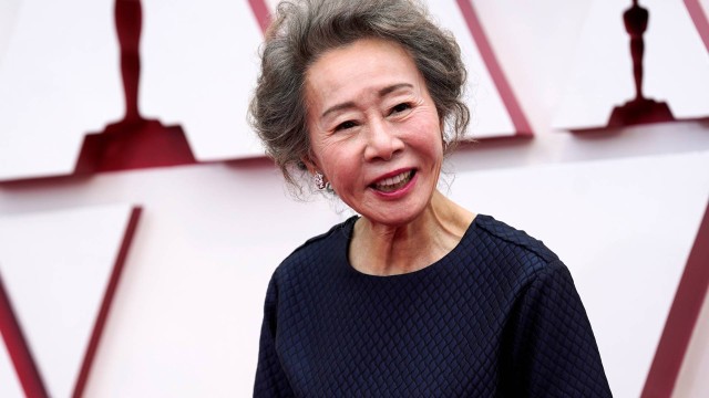 Youn Yuh Jung no tapete vermelho da 93ª edição do Oscar