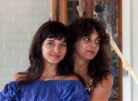 Glória Perez com a filha Daniella Perez, em 1991