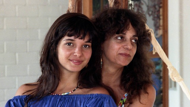 Glória Perez com a filha Daniella Perez, em 1991